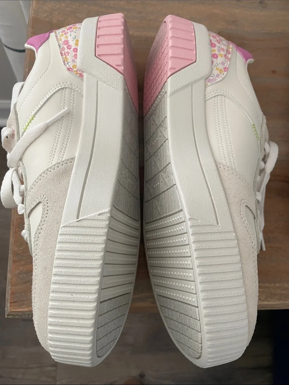 Skechers Women's Cream and Pink Lace-Up Sneakers New